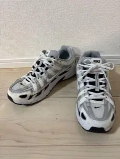格安 NIKE ナイキ P-6000 ホワイト シルバー スニーカーのサムネイル