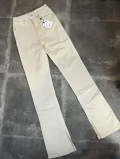 新品　ZARA ベージュ フレアパンツ 32 タグ付き