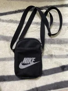 Nike ブラック ショルダーバッグ