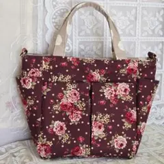 ハンドメイド　薔薇柄トートバッグ　　Dかん底板付　ポケットいっぱい
