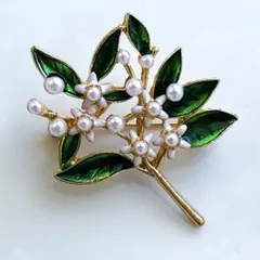 ❤️【新品】お花　ブローチ　コサージュ　白　ホワイト　リーフ　フラワー　グリーン