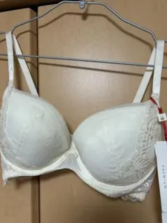 Triumph プレミアムゴールドレーベルブラ E75 アイボリー