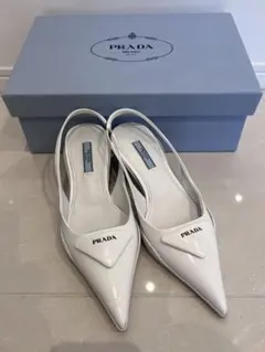 プラダ　トライアングル　バックパンプス