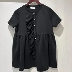 Myu パールボタン フリル ペプラムトップス F ブラックのサムネイル