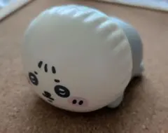 ちいかわベビー　ラッコ　ハイハイフィギュア