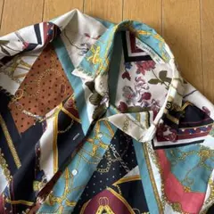 ZARAスカーフ柄　総柄シャツ ヴィンテージ風 アンティーク風のサムネイル