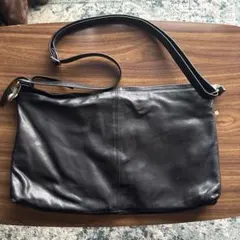 Y’sショルダーバッグ　ラムスキン　ブラック