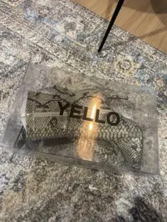 YELLO ヘビ柄ポインテッドトゥハイヒールのサムネイル