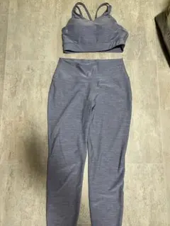 スポーツブラとレギンスセット