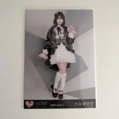 LOVE 大谷映美里 生写真 ひき 年末歌番組2025衣装 - メルカリ