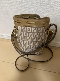 フェンディ バッグ ホワイト ショルダー - メルカリ