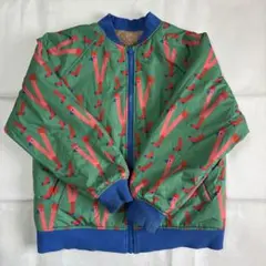 ボアライニング 緑色ジャケット 赤い靴デザイン