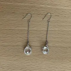 クリスタルピアス