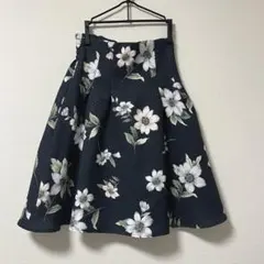 muse muse 花柄フレアスカート 膝丈 ネイビーのサムネイル