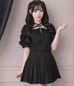 pium ヨーク切替ベルト付きプリーツミニワンピース - メルカリ