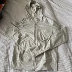 UNIQLO グレー パーカー Sサイズ