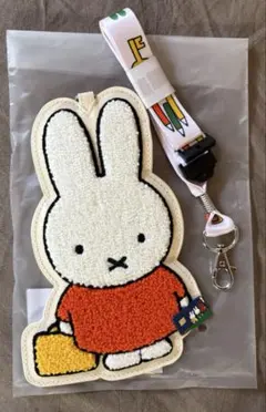 ミッフィーサガラ刺繍パスケース