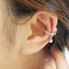 雫モチーフ イヤーカフ クラウン型 ゆらゆら揺れる ラインストーン 可愛い