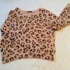 ベージュヒョウ柄ニット
