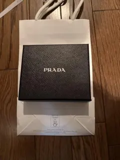 PRADA ギフトボックス 黒