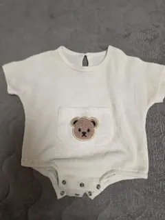 クマ刺繍付きホワイト半袖ボディスーツ✩.*˚