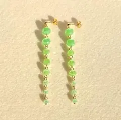 ♥️翡翠風ライトグリーンのガラスビーズのロングピアス♪　ハンドメイド
