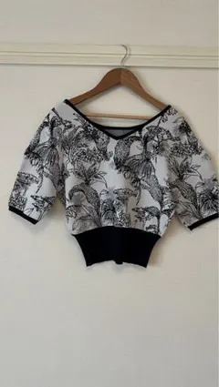 EMODA 白黒花柄オフショルダー半袖トップス