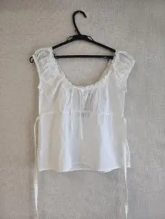 【新品タグ付き】Brandy Melville ホワイト 半袖ブラウスのサムネイル