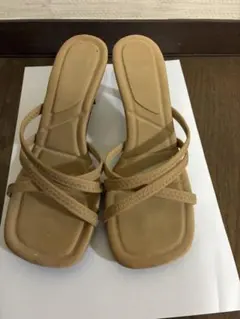 ZARA ベージュ ストラップサンダル