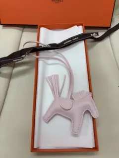 【新品未使用】エルメス ロデオ PM チャーム ローズ・ダーリン【2025年製】 エルメス ロデオチャームPM ローズダーリン アニョーミロ