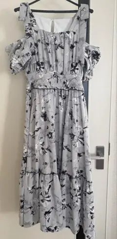 tocco closet 肩リボン付きオフショル風フラワープリントワンピース