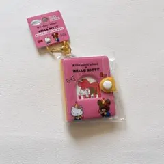 くまのがっこう × ハローキティ　ミニミニフォトアルバム キーホルダー　ピンク