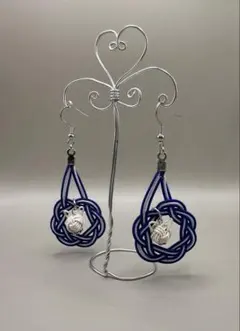 【ハンドメイド】　水引ピアス 青色　相生結び＆猫玉