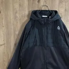 人気カラー　Reebok ジャケット　フルジップ　プリントロゴ　黒　L L29