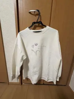 チューリップ刺繍 ホワイトスウェットのサムネイル