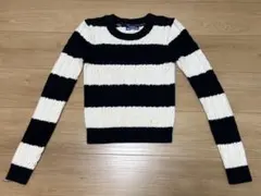 ケーブル編みニット