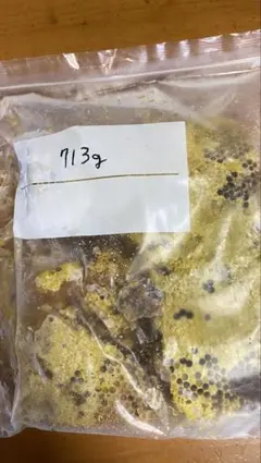 日本蜜蜂里山の天然 巣蜜 コムハニー 713gのサムネイル