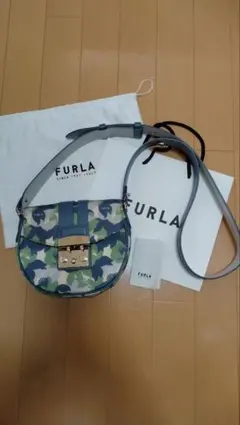 FURLA ボタニカル柄ショルダーバッグのサムネイル