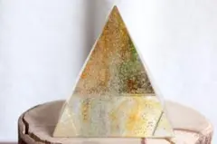 【訳あり】シエラネバダ産アンダラクリスタル　大きめピラミッド　マルチカラー