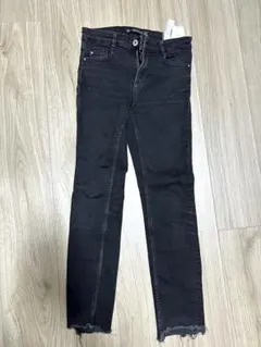 ブラックスキニーデニム フリンジ仕上げ　切りっぱなし