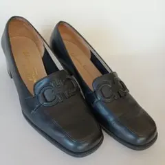 美品SalvadorFerragamo黒パンプス