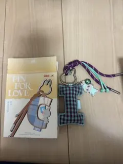 ラブブ　イニシャルキーホルダー　I