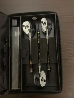 EDGE スカルデザイン ダーツ 3本セット、ケース付き(中古)