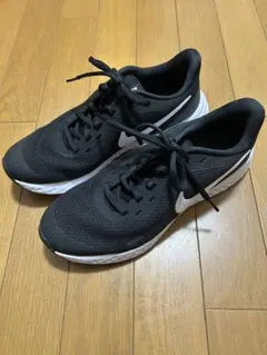 NIKE レボリューション　黒　24センチ