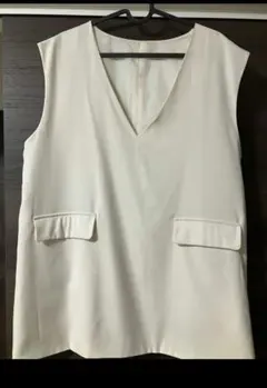 ホワイト Vネック ベスト ポケット付き