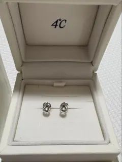4°C ホワイトゴールドピアス