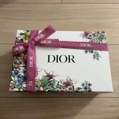 Dior ディオールのギフトボックスとリボン