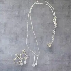 Courreges　クレージュ　 星型クリスタル ネックレスとイヤリングセット