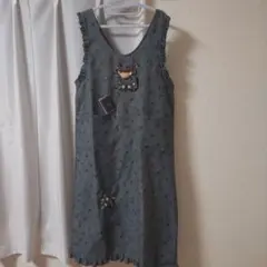 値下げ MOTHER グレー フリル付きエプロン 人形モチーフ スリット