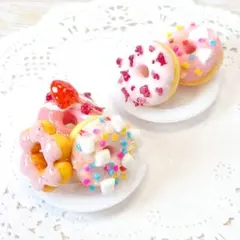 いちごとマシュマロのピンクドーナツ　ミニチュアスイーツ